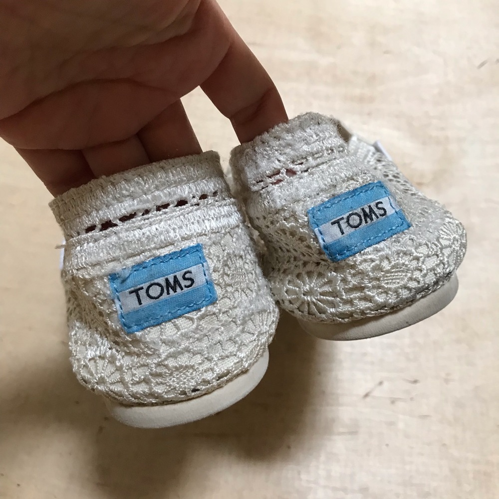 Toms Crochet Beige Slip On Size 10 - Picture 6 of 8